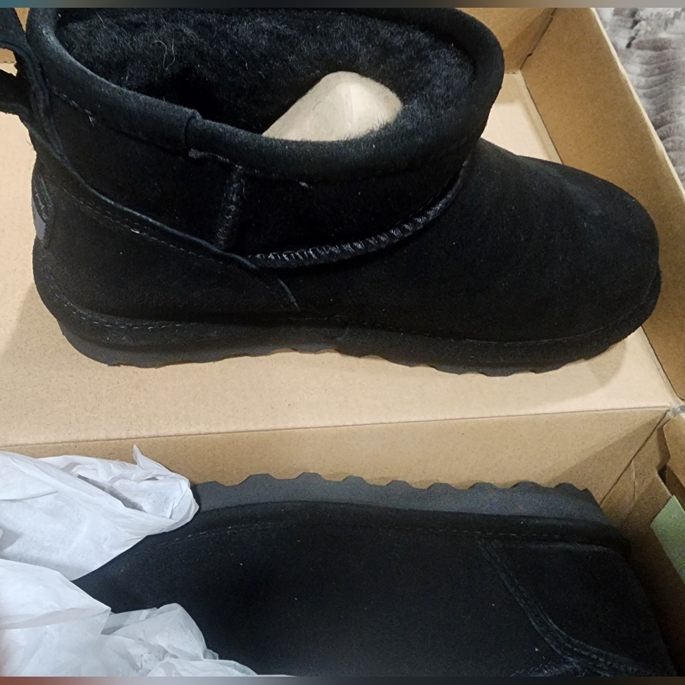 Black Size 7 Wide Bearpaw Booties Bnib - Picture 2 of 4